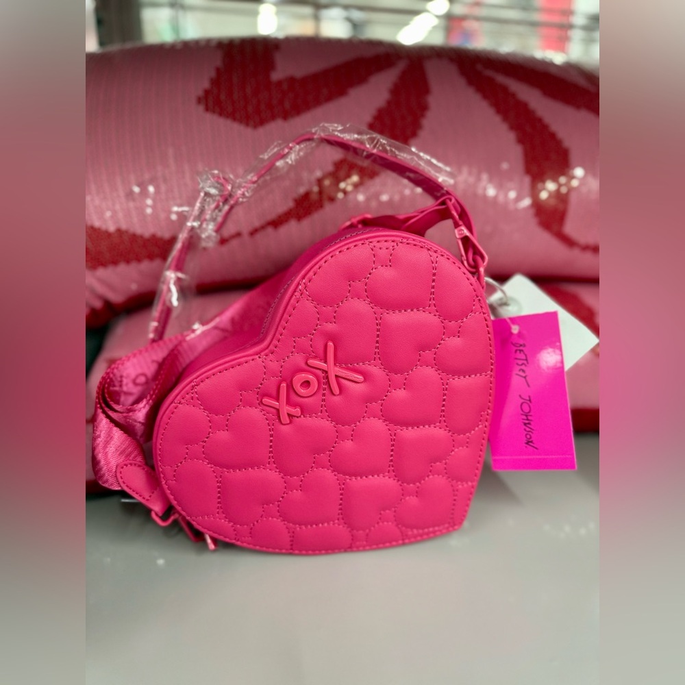 Betsey Johnson XOXO Fuschia Quilted Heart Shape Crossbody Bag with Guitar Strap - Picture 1 of 3